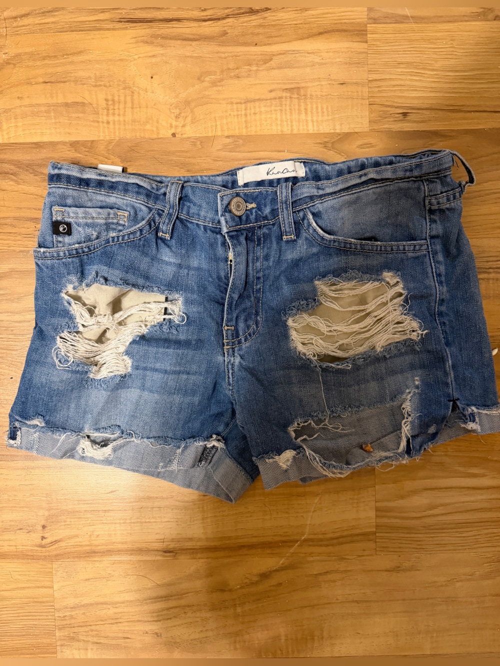 Kancan distressed demin shorts size 25